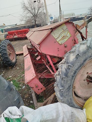 Зерновые сеялки: Зерновая сеялка прицепная жёлтый 250тыс. красный 250тыс Описание: - — 19