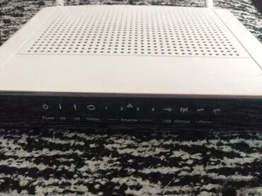 Modemi, ruteri i mrežni uređaji: Various used modems and routers from brands like Sagemcom, ZTE — 14