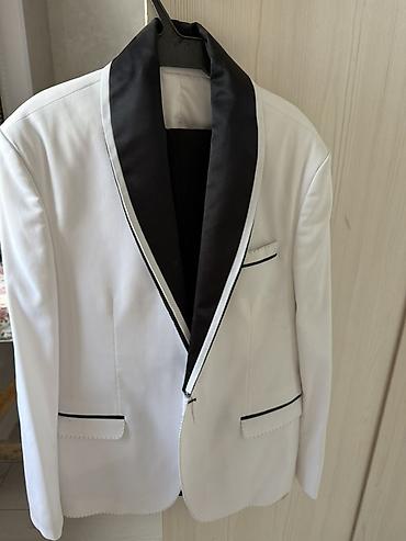 gestalt blazer: Продаю белый пиджак с черными брюками, в идеальном состоянии. 50 — 1