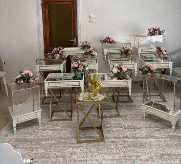 Restoran mebeli: 12 eded xoncha 800 Azn. Ideal veziyyetde. Gulleri bahalidir. Gullersiz