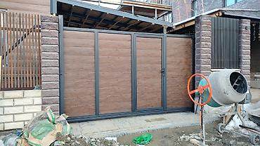 Распашные ворота: Металлические распашные ворота с калиткой (модульные панели) - — 73