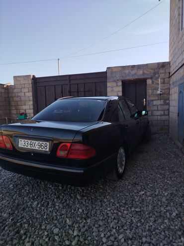 Mercedes-Benz: Mercedes-Benz E-Class: 2 l | 1997 il Sedan — 8