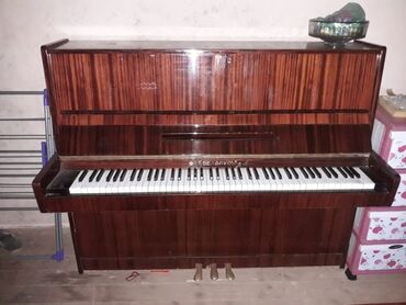 belarus piano: Piano ağsudadi köklənnəyə ehtiyac var
Belarus 3 pedal