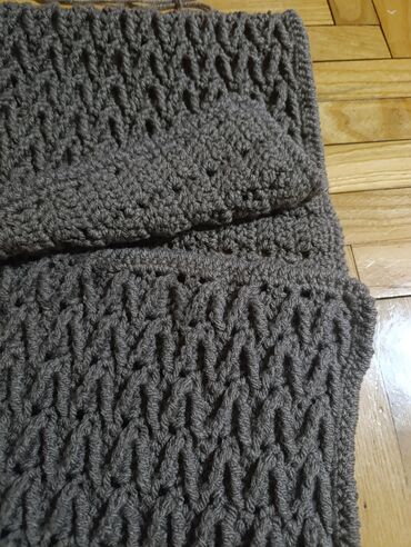 Džemperi, kardigani: M, Vuna na lalafo.rs — 4 Džemperi, kardigani: M, Vuna — 4