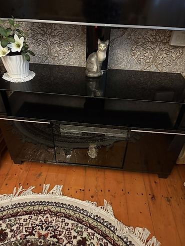 televizor boyuk ekran: Yeni, Düz TV altlığı, Polkalı, Şüşəli — 1