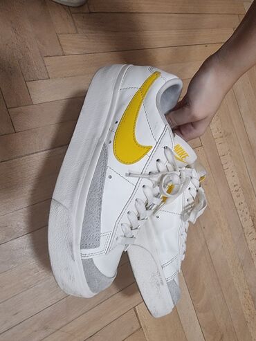 bele kozne patike: Nike, 38, bоја - Bela na lalafo.rs bele kozne patike: Nike, 38, bоја - Bela