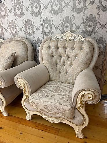 salon bas vanasi: Klassik üslubda yemək və qonaq otağı dəsti Tərkib: - Yemək masası + 6 — 2