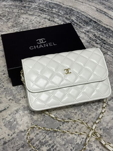 сумка кошелек: Продаю абсолютно новую сумочку Белая шанелька, хорошо подойдет для