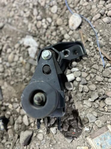 Подушки мотора: Подушка мотора Lexus — 5