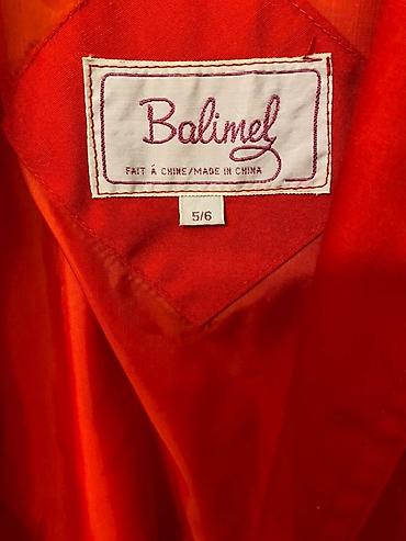 Plaşlar: Qırmızı, beli tokkalı xarici plaş. Ölçü M — 5