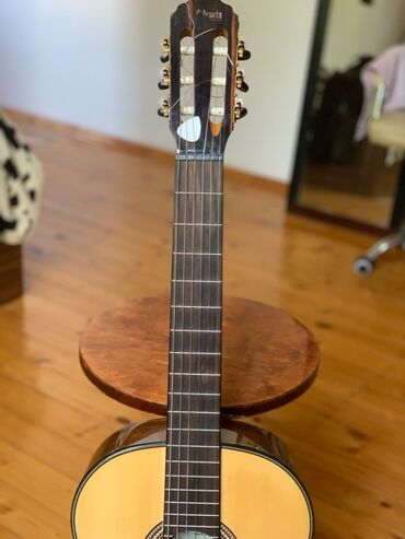Klassik gitaralar: Klassik gitara, İşlənmiş, Ünvandan götürmə, Ödənişli çatdırılma -da lalafo.az — 13 Klassik gitaralar: Klassik gitara, İşlənmiş, Ünvandan götürmə, Ödənişli çatdırılma — 13