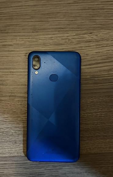 smart mini telefon: Mavi korpuslu smartfon Xüsusiyyətlər: - 6.x düymlük tam ekranlı ön — 1