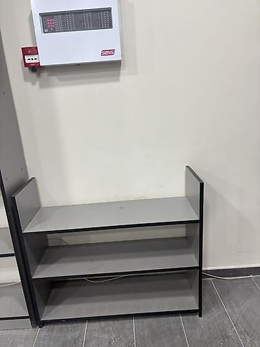 Rəf vitrinləri: Mağaza üçün vitrin rəfləri və stendlər - Material: laminat/MDF tipli — 5