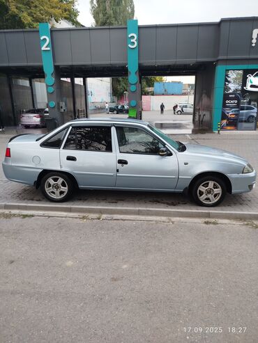 шины для нексия: Daewoo Nexia sedan, светло-голубой цвет кузова. 4 двери, 5 мест