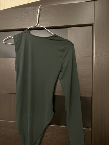 Otaq bitkiləri: Zara asimetrik qollu kofta. M razmerdir ama dar kalıp olduguna göre S — 6