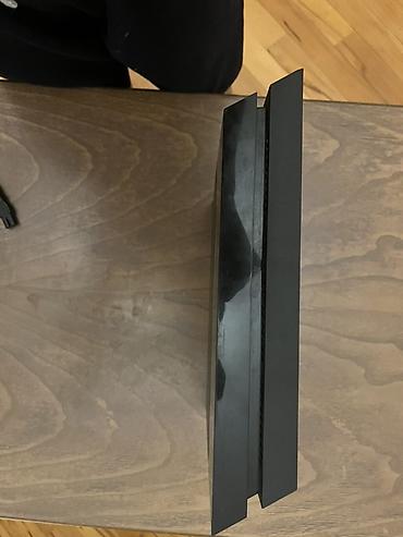 naqilsiz internet: Sony PlayStation 4 (PS4) oyun konsolu 2 pultun yığmağı üçün aparatda — 3