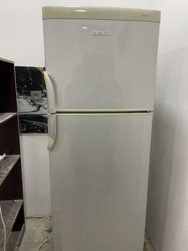 Blenderlər: BEKO iki qapılı soyuducu - Üstdən dondurucu bölməsi, altda əsas