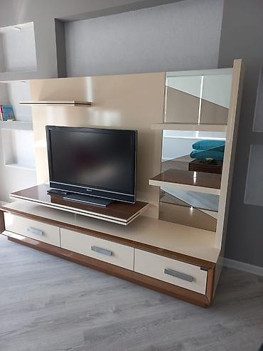 TV altlığı: İşlənmiş, Düz TV altlığı, Polkalı, Laminat, Türkiyə — 2