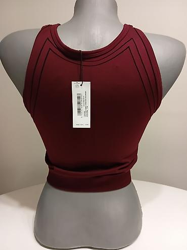 kacket sa ventilatorom: Ženski sportski top bez rukava – tamnocrvene (burgundy) boje. - Kroj — 2