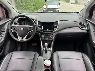 левый: Chevrolet Trax: 2020 г., 1.4 л, Автомат, Бензин, Кроссовер — 4