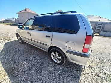 Mitsubishi Space Wagon: 2000 г., 2.4 л, Механика, Бензин, Минивэн