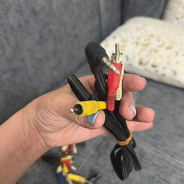 Audio və video kabellər: AV kabelləri dəsti Məhsulun tərkibi: - 3.5 mm TRRS (4-pole) kişi jack — 9