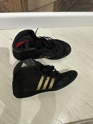 Эркектердин кроссовкасы, 38, Adidas, Колдонулган, түсү - Кара