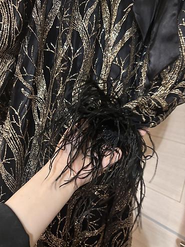 la parretta pink: 1 dəfə toya geynilib 160 manata tikdirilib 50 manata satılır. Ölçü — 9