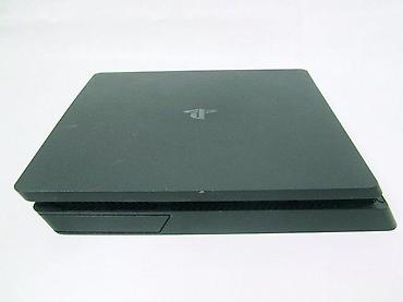 PS4 (Sony Playstation 4): U ponudi je Sony PlayStation 4.
Konzola je najnoviji SLIM model — 6