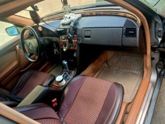 Mercedes-Benz: Mercedes-Benz 220: 2.2 l | 1993 il Sedan — 7