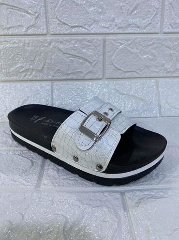 Papuče: Nova kolekcija
1600din.
36-40 — 1