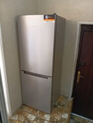 Plitələr və bişirmə panelləri: İşlənmiş 2 qapılı Indesit Soyuducu Satılır, rəng - Gümüşü, Təkərli