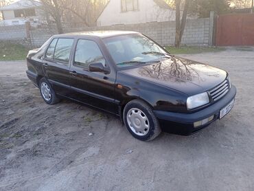 кредит машины: Volkswagen Vento: 1995 г., 1.8 л, Механика, Бензин, Седан