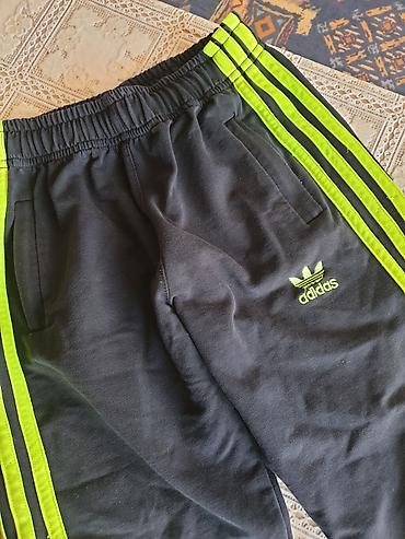 Pantalone: Muske trenerke samo donji deo vel 8 — 2