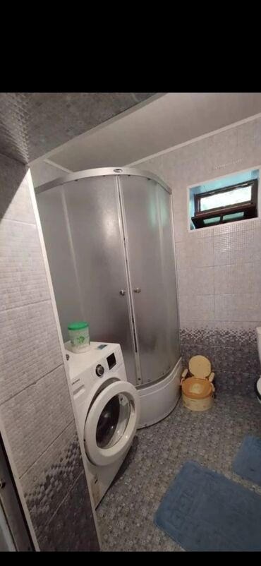 гостиница аламединский рынок: 55 м², 3 комнаты, Парковка, Сарай, Забор, огорожен