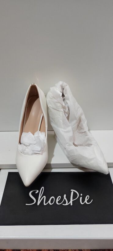 Туфли: Туфли, 35, Just Cavalli, Новый, цвет - Белый, Самовывоз, Платная доставка — 8