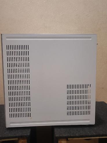 pc ana plata: Ağ rəngli şüşə panelli gaming PC korpusu – ARGB ventilyatorlarla — 4