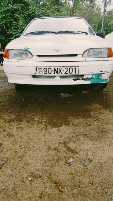 VAZ (LADA): Bu, dörd qapılı, ağ rəngli Lada Samara sedanıdır. Avtomobil yığcam — 11