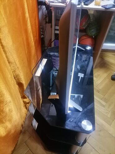 Komode: Sto stakleni ispravan dobar za TV. Kao nov je. Oko 80 /40 /50 — 6