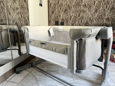 хорошая двухъярусная кровать: Балдар үчүн кошумча коюлган керебет, Колдонулган, Дөңгөлөктүү, түсү - Боз