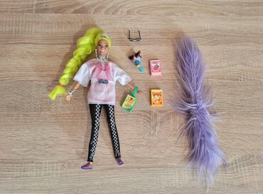 Igračke: Mattel Barbika Extra Neon sa zelenom kosom i kućnim ljubimcem (Mogu da — 12