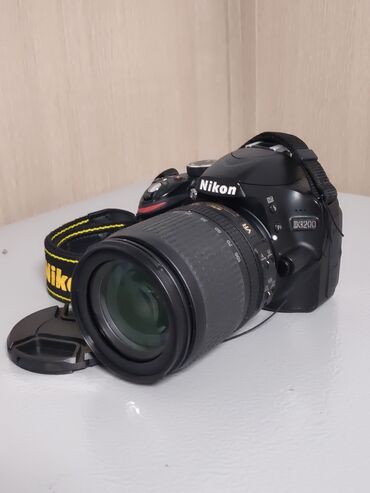 Фотоаппараты: Продаю зеркальный фотоаппарат Nikon D3200 в идеальном состоянии с