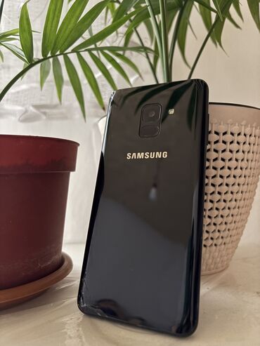 корпоративные симки: Samsung Galaxy A8 2018, Колдонулган, 32 ГБ, түсү - Кара, 1 SIM, 2 SIM