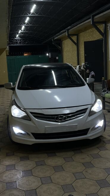 авто из армении в бишкек: Белый седан Hyundai Solaris с современным внешним видом и удобным