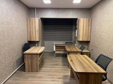 Ofislər: Nərimanov Metrosunnan əyaq ilə 5-dəqiqə məsafədə yol Kənarında 9 — 8