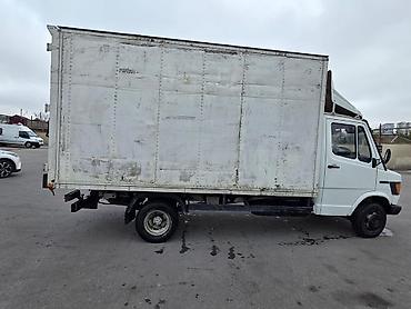 karavan maşınlar: Yükdaşıma üçün Mercedes-Benz furqon tipli yük maşını Xüsusiyyətlər: - — 3