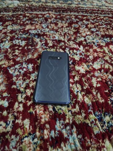 Samsung Galaxy S10e, Б/у, 128 ГБ, цвет - Черный, 1 SIM