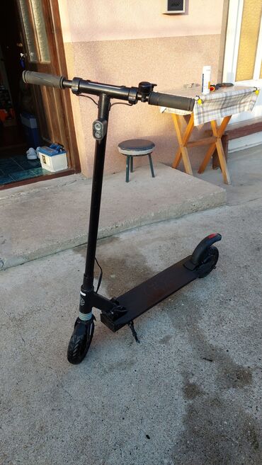 scooter trotinet: Elektricni trotinet ispravan vuce odlicno,punjac originalni uz njega