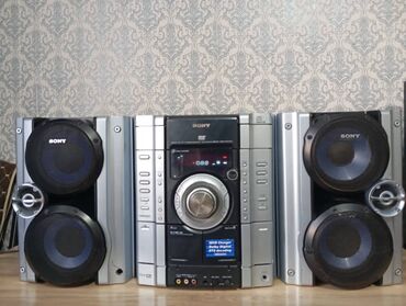 Динамики и музыкальные центры: Продаю музыкальный центр SONY MHC AV777D ! Диски, кассеты, радио, AUX