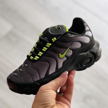 nike air max 2090 zenske: Nike air max tn patike

Novo
Brojevi 36 do 46, zavisi od modela